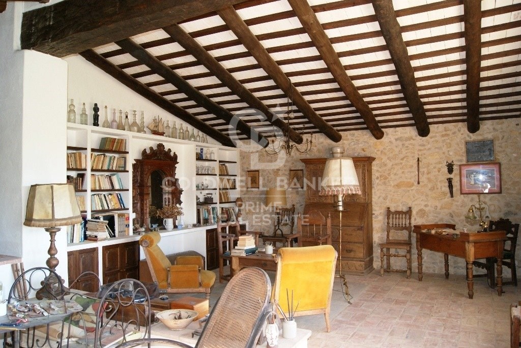 Exclusive masia for sale located near La Bisbal d'Empordà