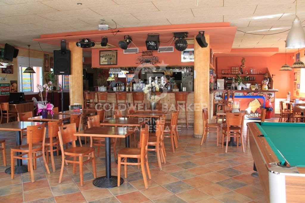 Aparthotel with restaurant for sale located near the beach of Pals, Costa Brava