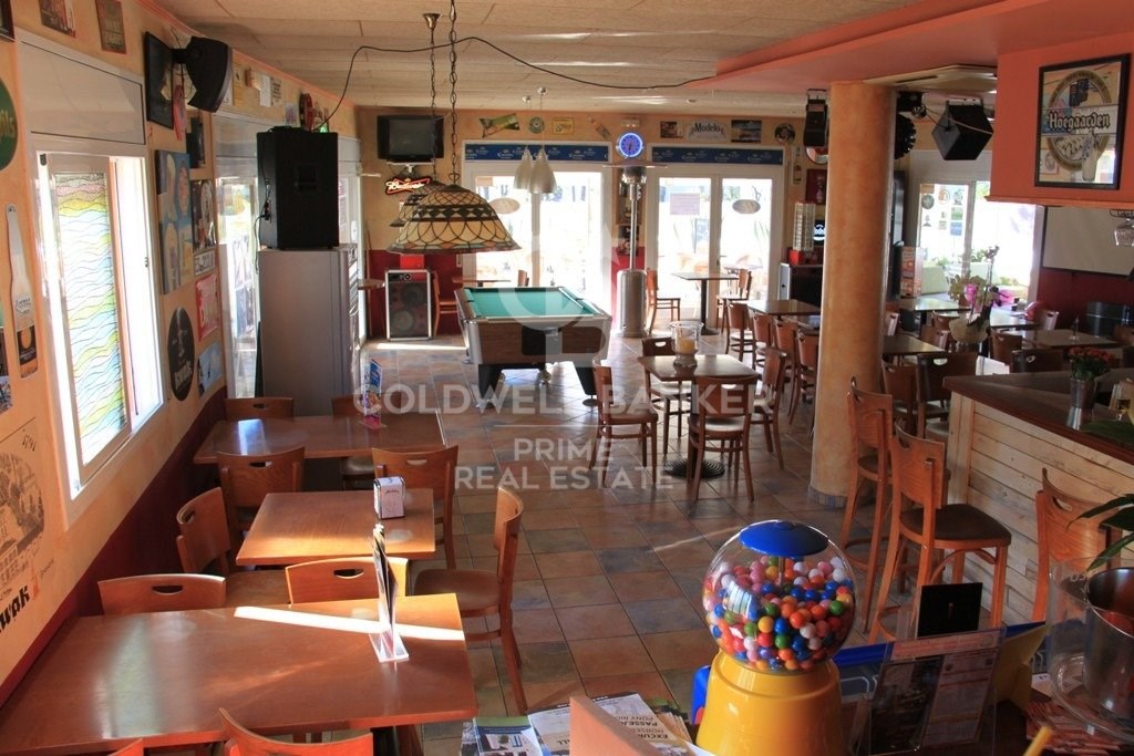 Aparthotel with restaurant for sale located near the beach of Pals, Costa Brava
