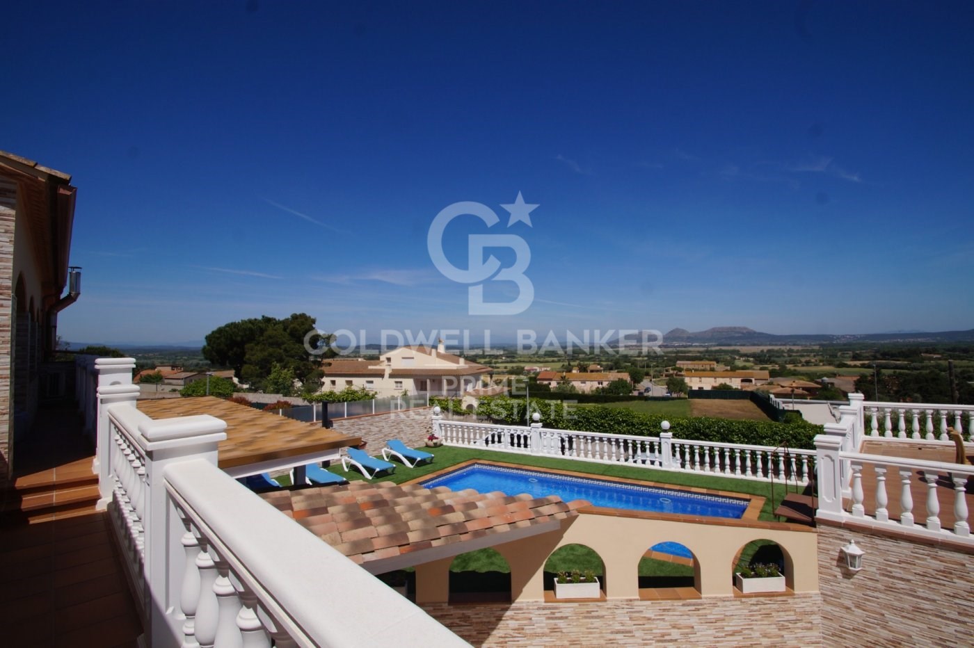 Impeccable semi-detached house with panoramic views of the sea and the valley in Pals