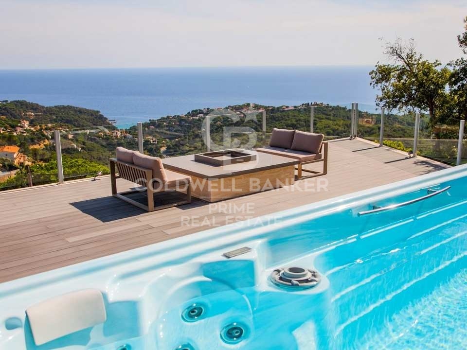 En venta villa de lujo con agradables vistas al mar situada en Lloret de Mar, Costa Brava