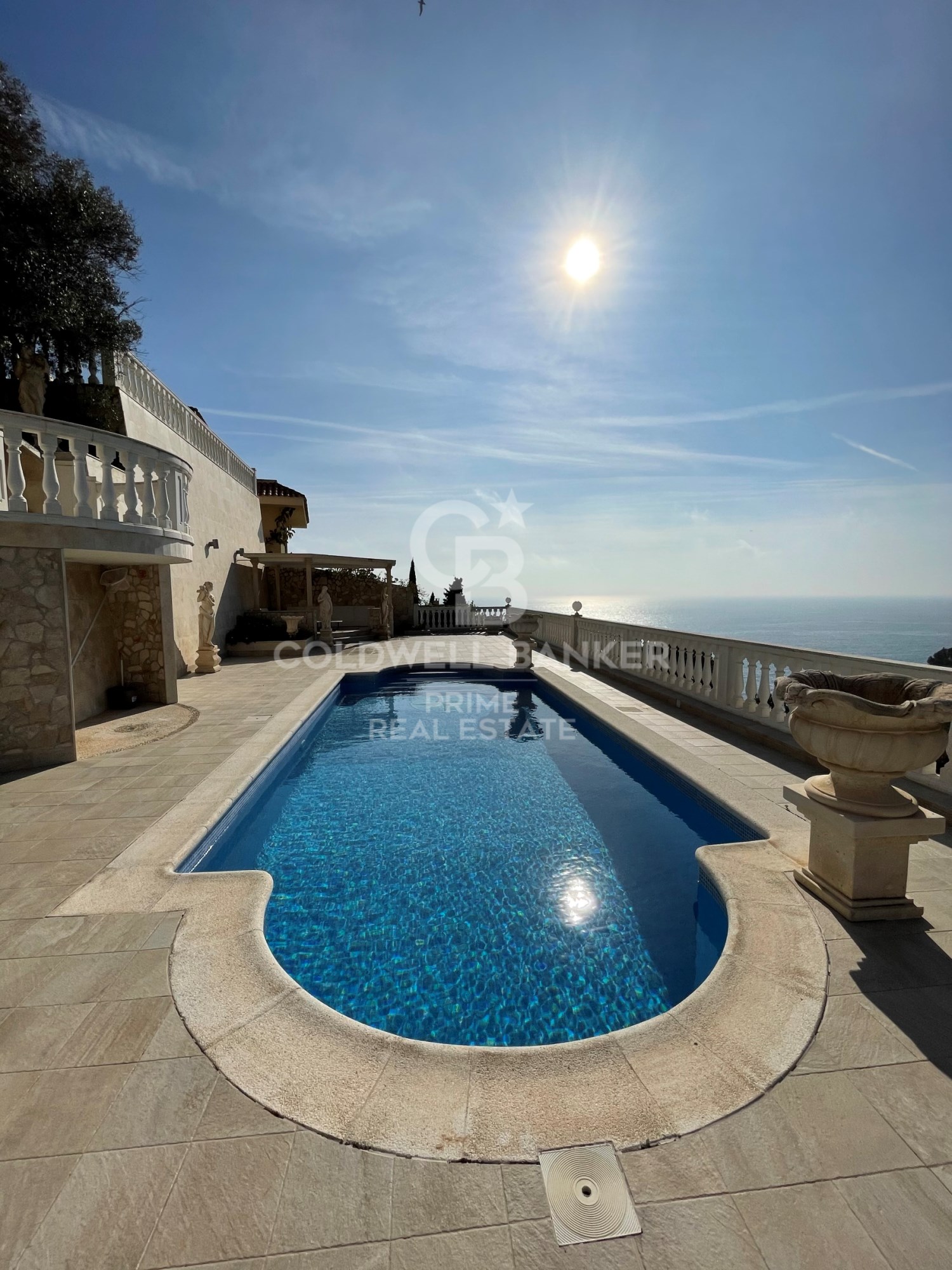 Elegante villa con piscina y vistas panorámicas en Lloret de Mar
