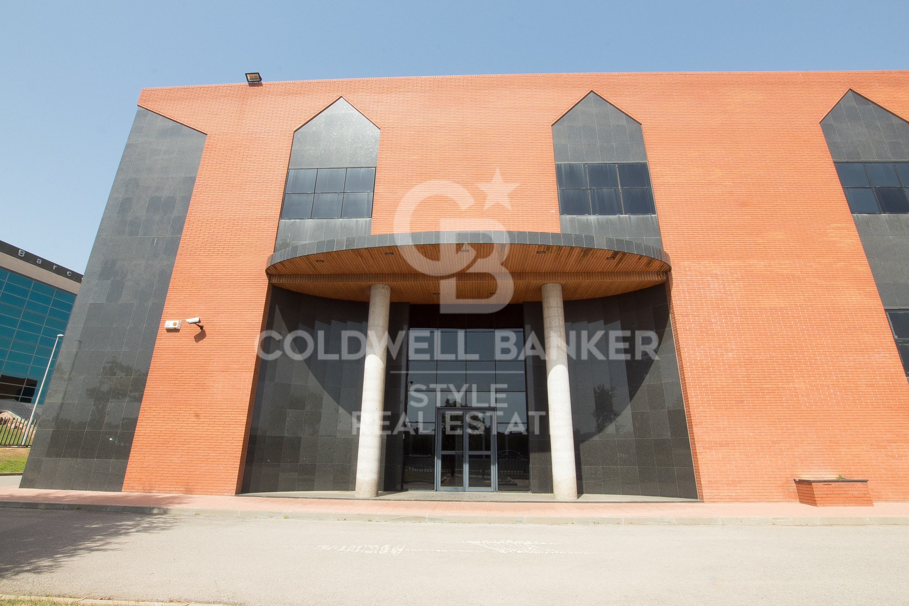 Warehouse with excellent connectivity and corporate image in Sant Quirze Del Vallès