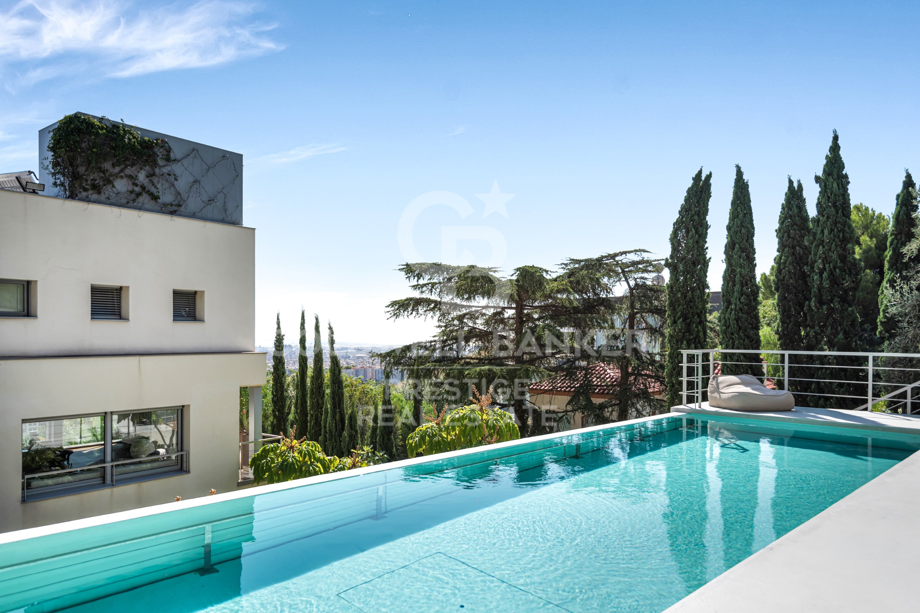 Spectacular contemporary house located in the residential neighborhood of Pedralbes