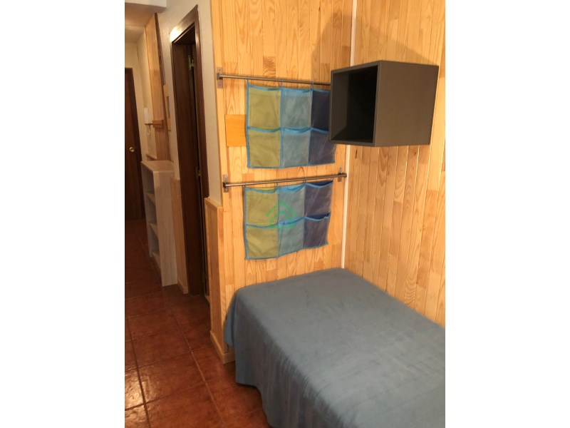 Abraça una Vida Eficient: Apartament Compacte amb Vistes a les Muntanyes i Carrers d'Andorra