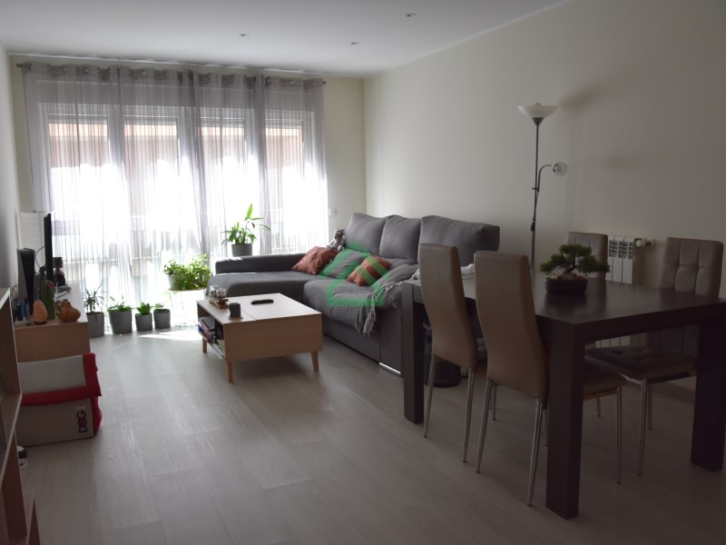 Piso en venta en Santa Coloma, 2 habitaciones, 74 metros